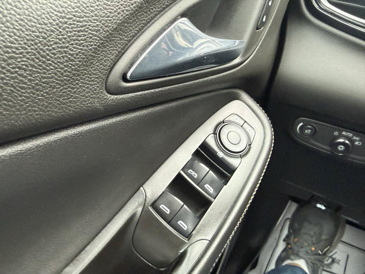 Used 2022 Buick Encore GX Select AWD/4WD image 26