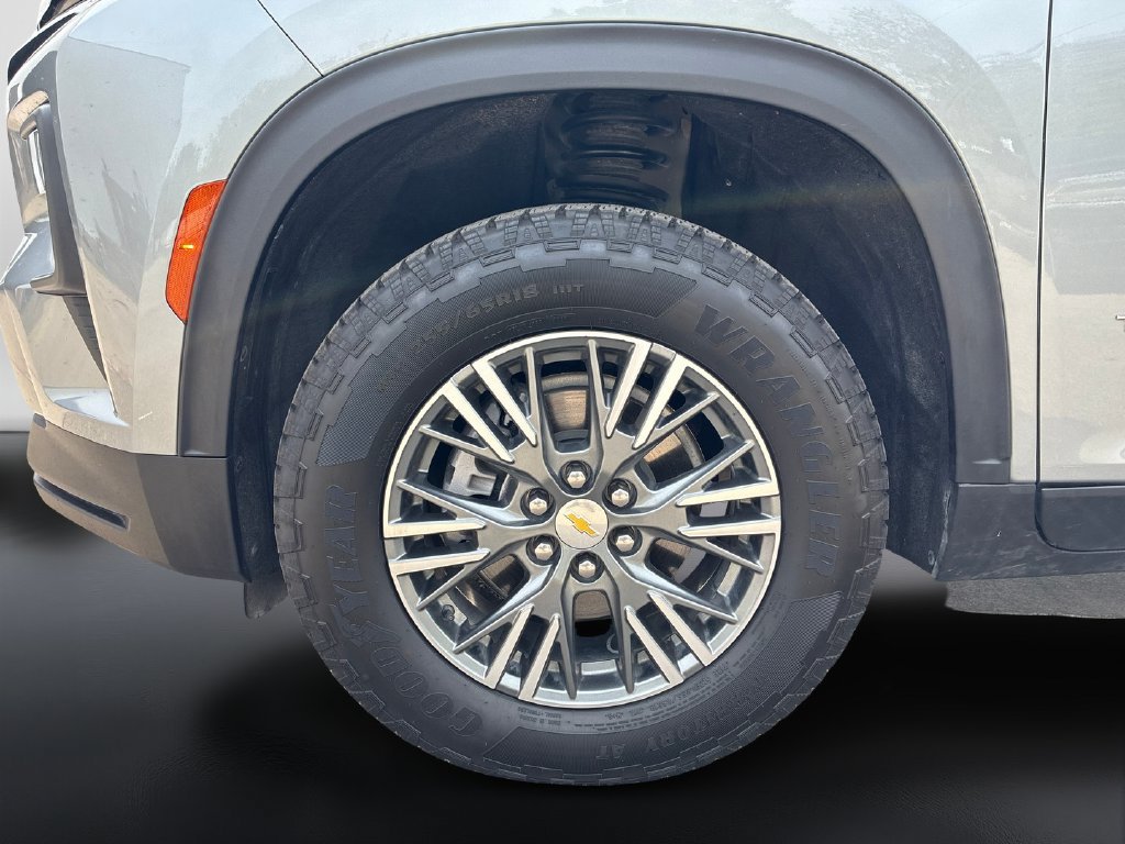Used 2024 Chevrolet Traverse LS w/ LPO, Floor Liner Package FWD image 9