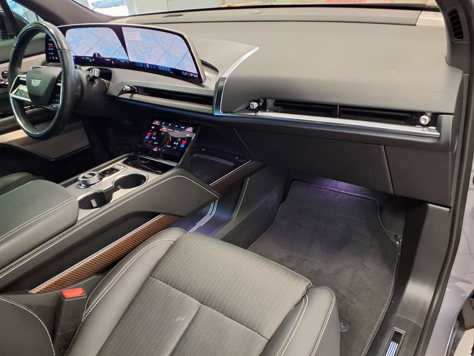 Certified 2026 Cadillac Vistiq Premium Luxury AWD/4WD image 9