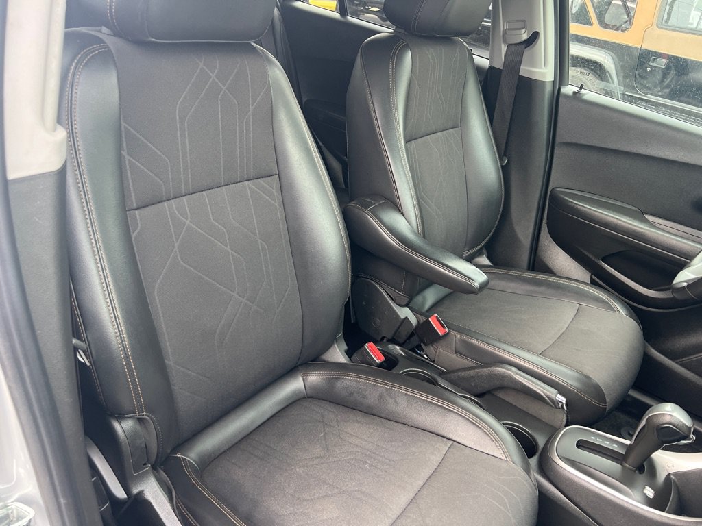 Used 2018 Chevrolet Trax LT w/ LT Convenience Package AWD/4WD image 29