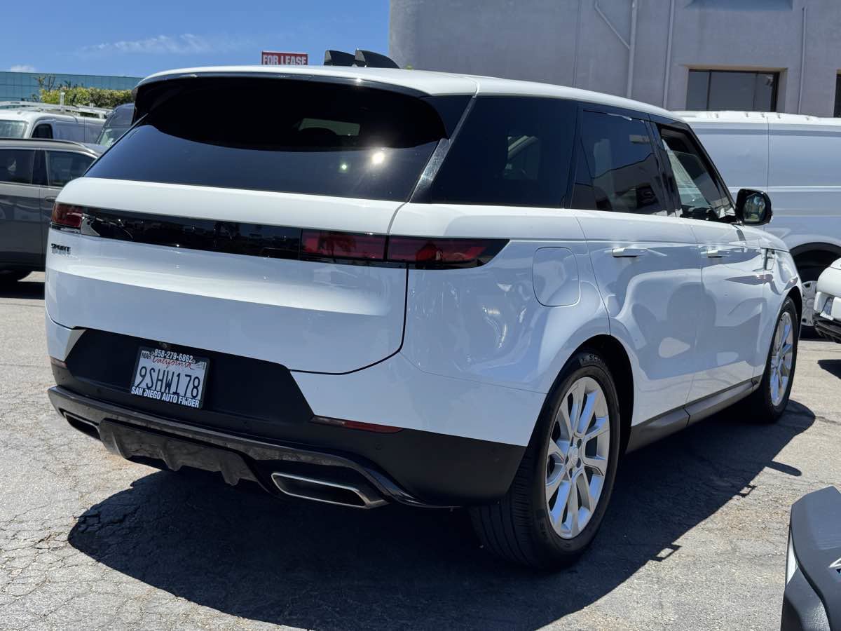 Used 2025 Land Rover Range Rover Sport SE AWD/4WD image 14