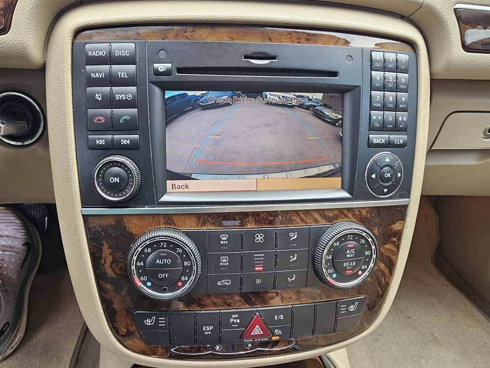 Used 2011 Mercedes-Benz R 350 4MATIC image 16