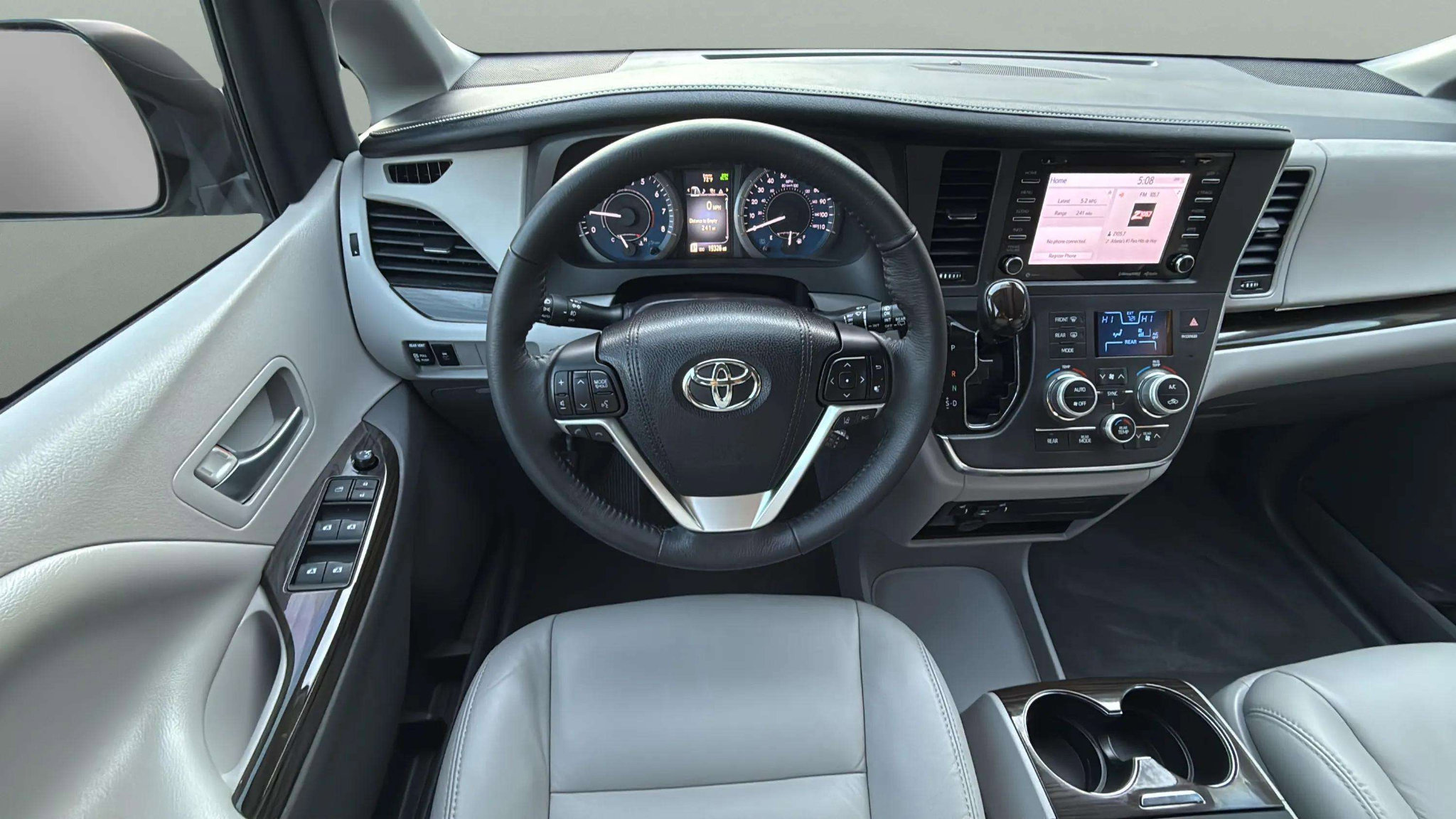 Used 2018 Toyota Sienna XLE image 20