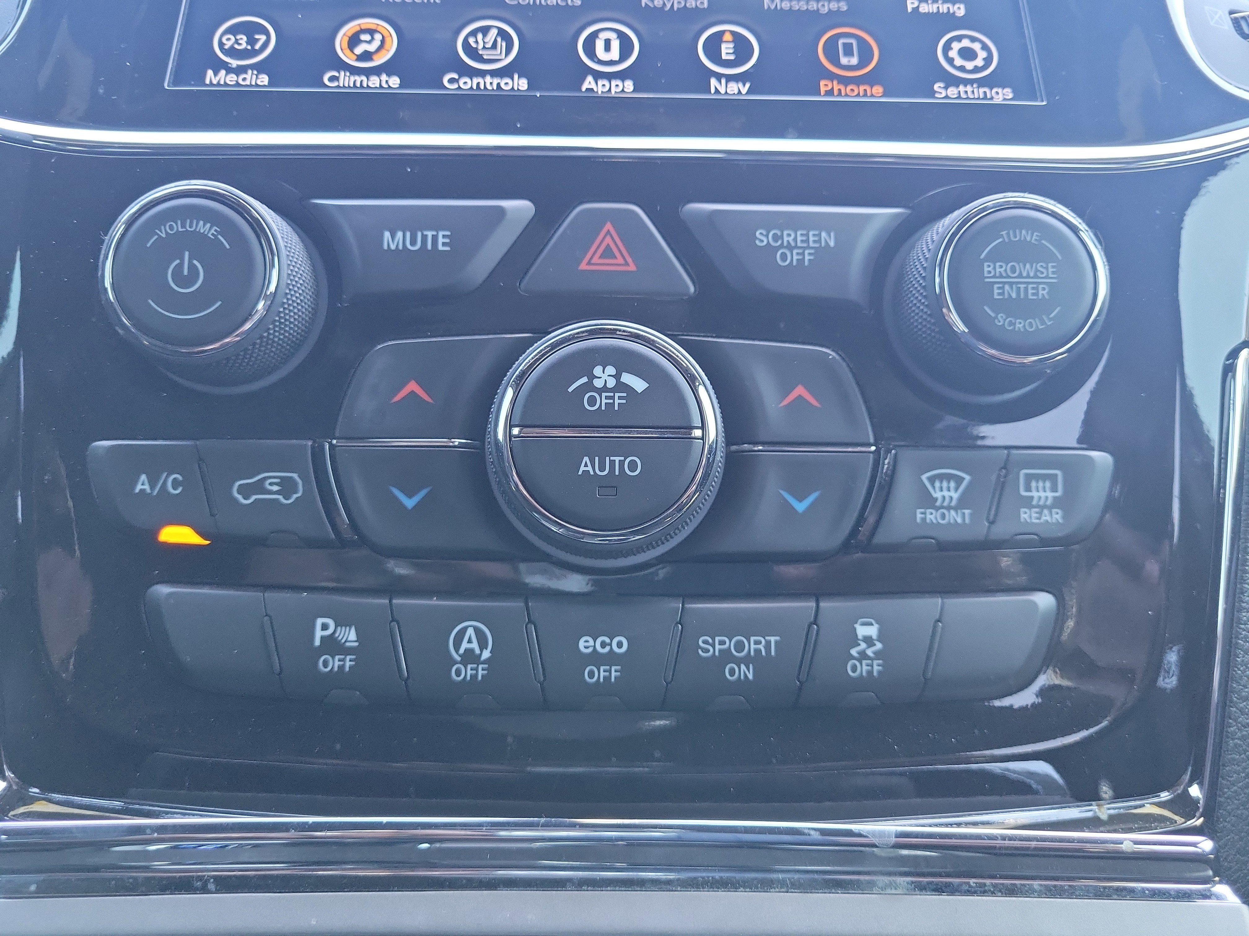 Used 2022 Jeep Grand Cherokee Laredo X RWD image 25