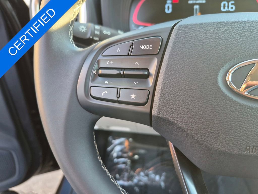 Used 2025 Hyundai Venue Limited image 12