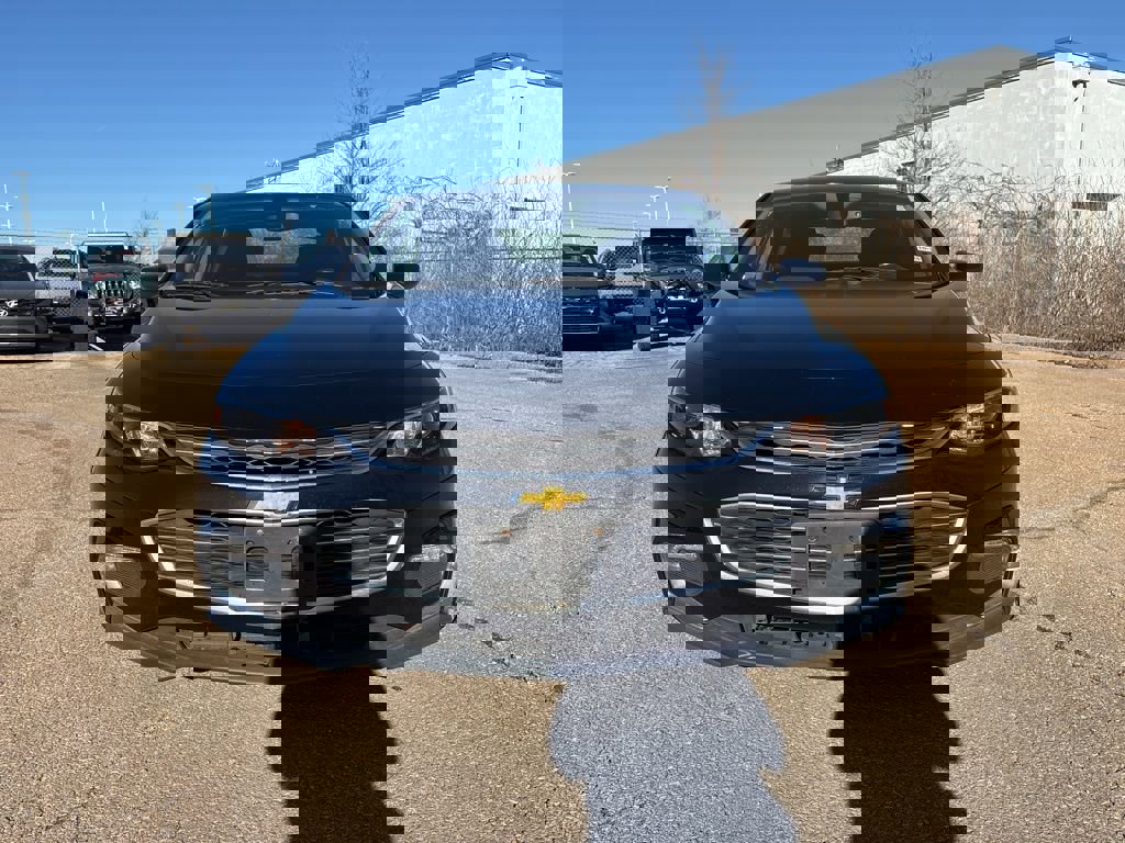 Used 2018 Chevrolet Malibu LT image 2