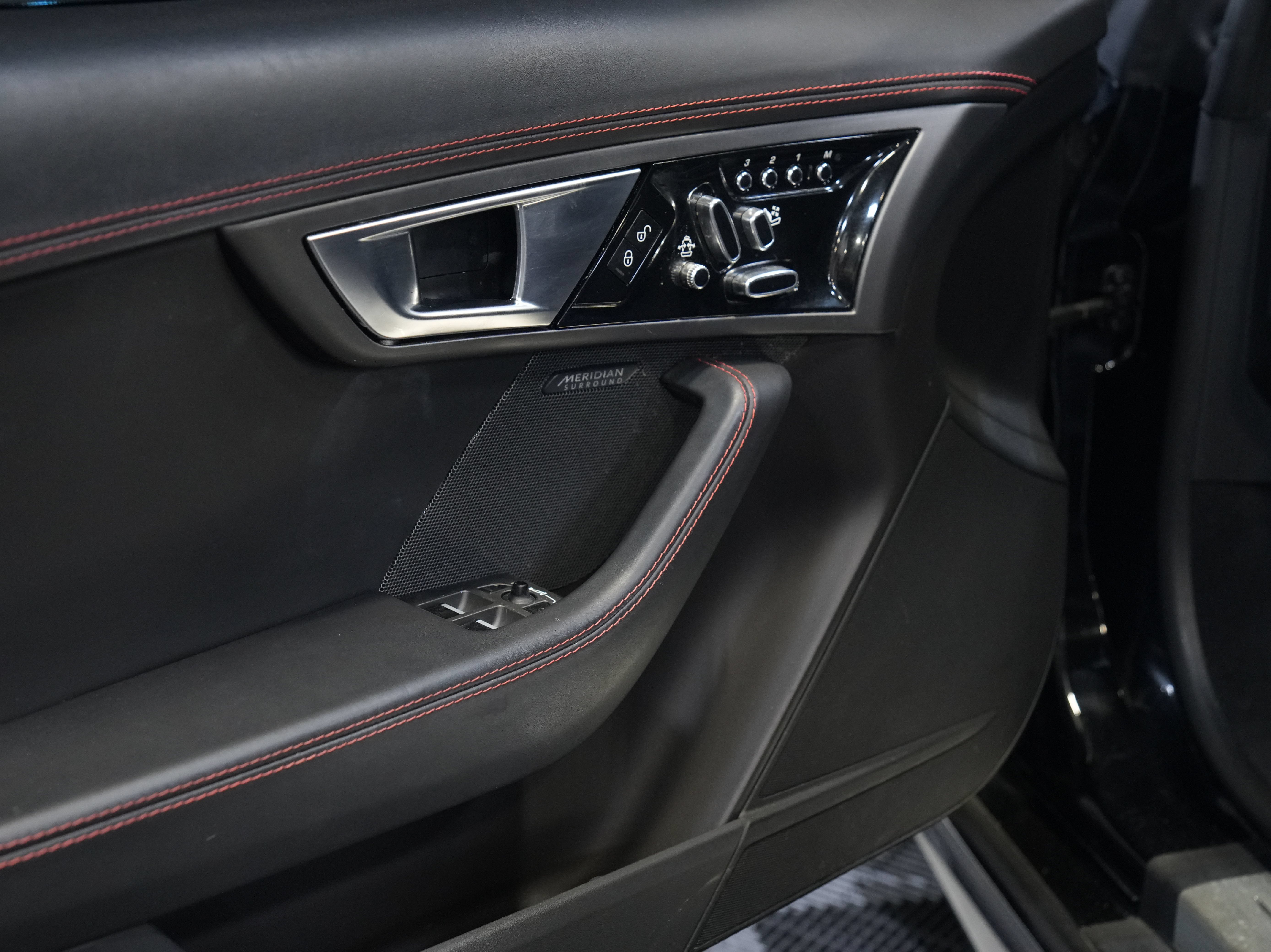 Used 2015 Jaguar F-TYPE R RWD image 22