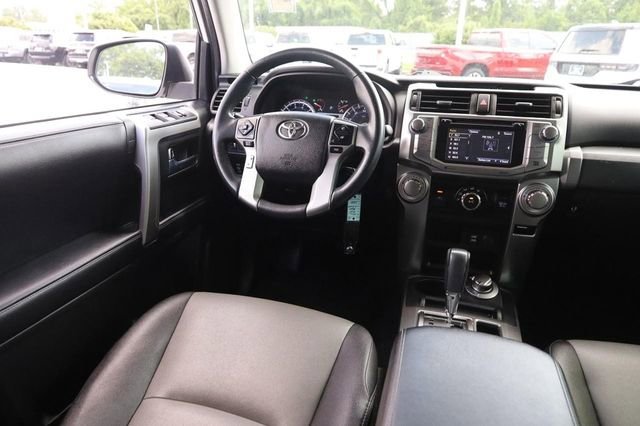 Used 2018 Toyota 4Runner SR5 AWD/4WD image 23