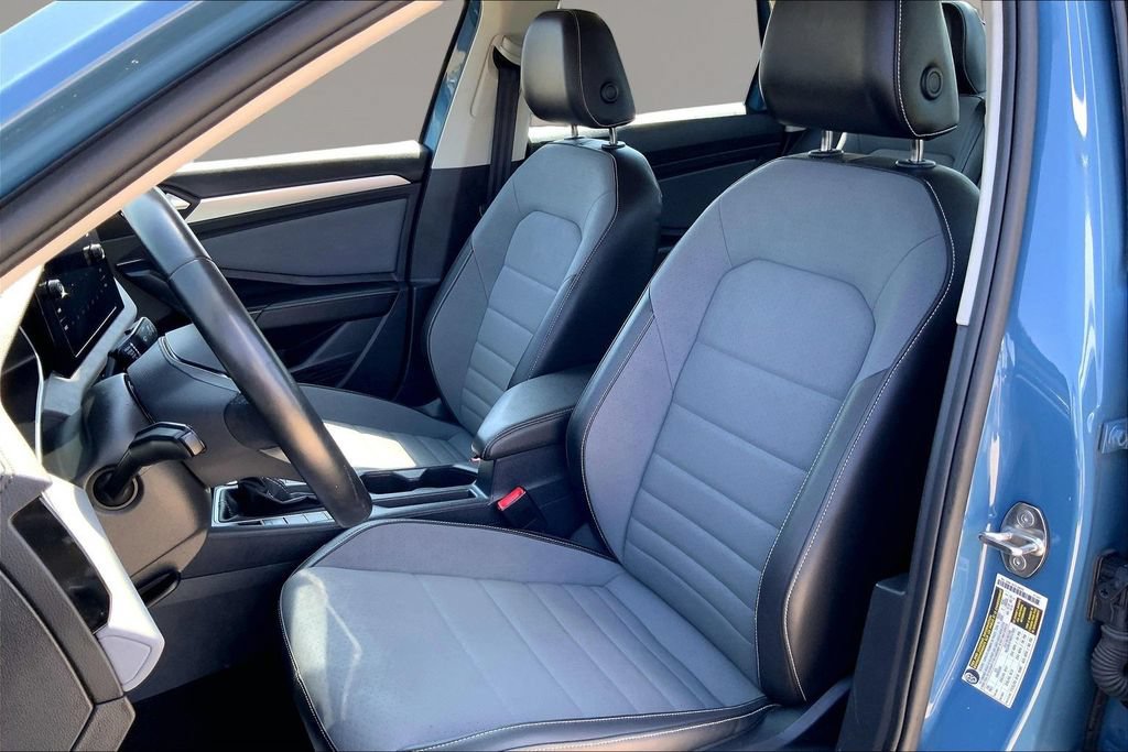Used 2025 Volkswagen Jetta SE FWD image 24