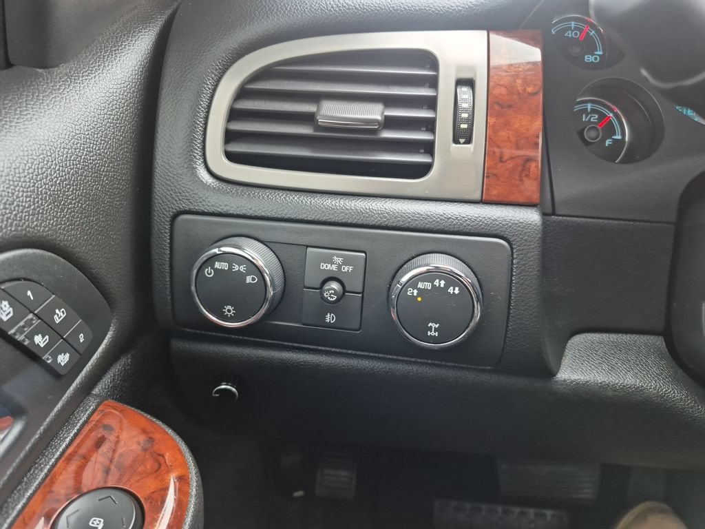 Used 2012 Chevrolet Avalanche LTZ AWD/4WD image 20