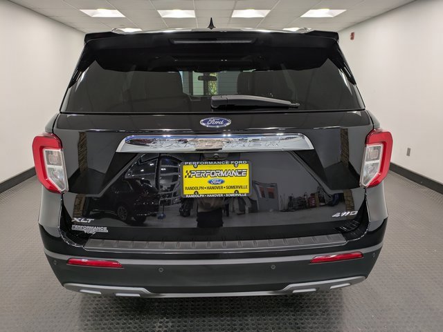Certified 2022 Ford Explorer XLT w/ Equipment Group 202A image 5