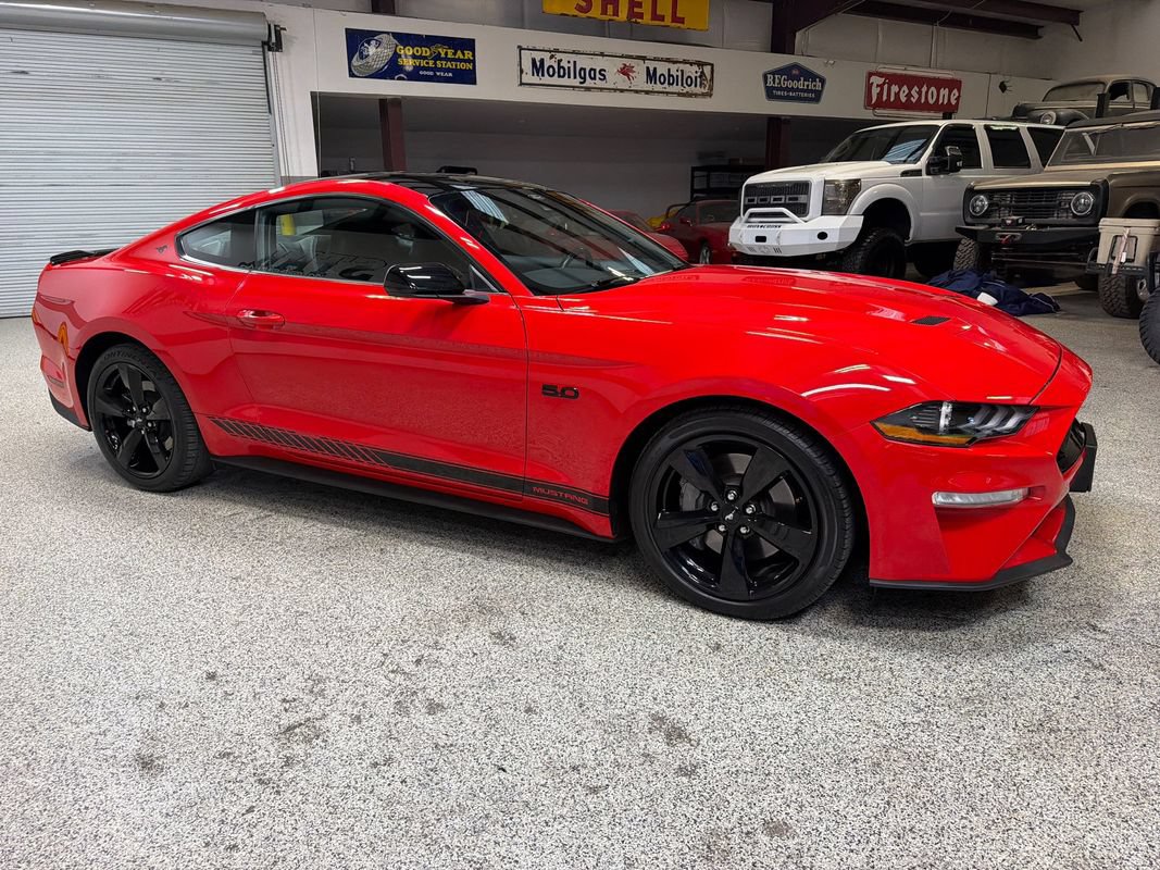Used 2022 Ford Mustang GT Premium w/ Black Accent Package RWD image 10