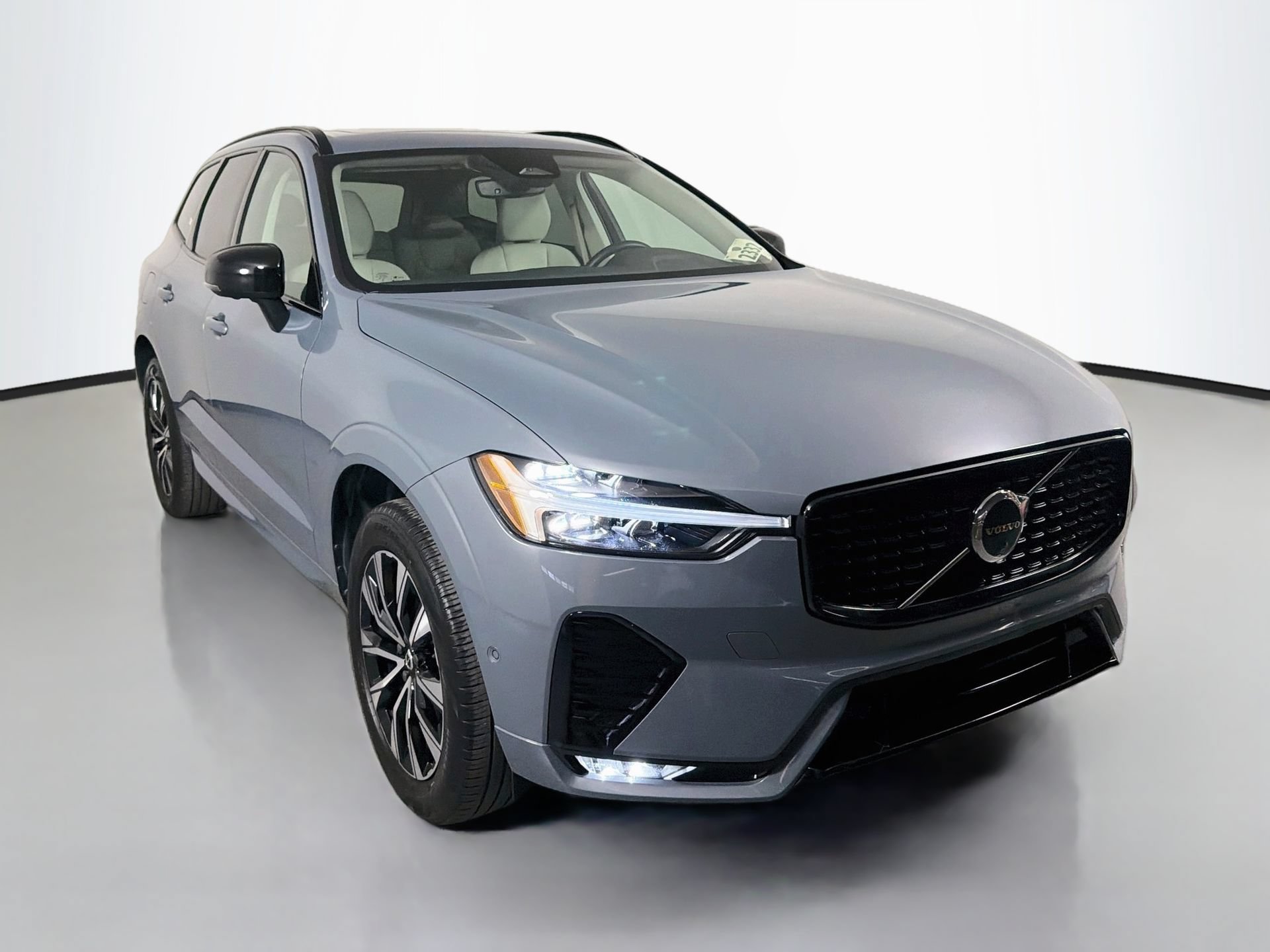 Certified 2024 Volvo XC60 B5 Plus AWD/4WD image 3