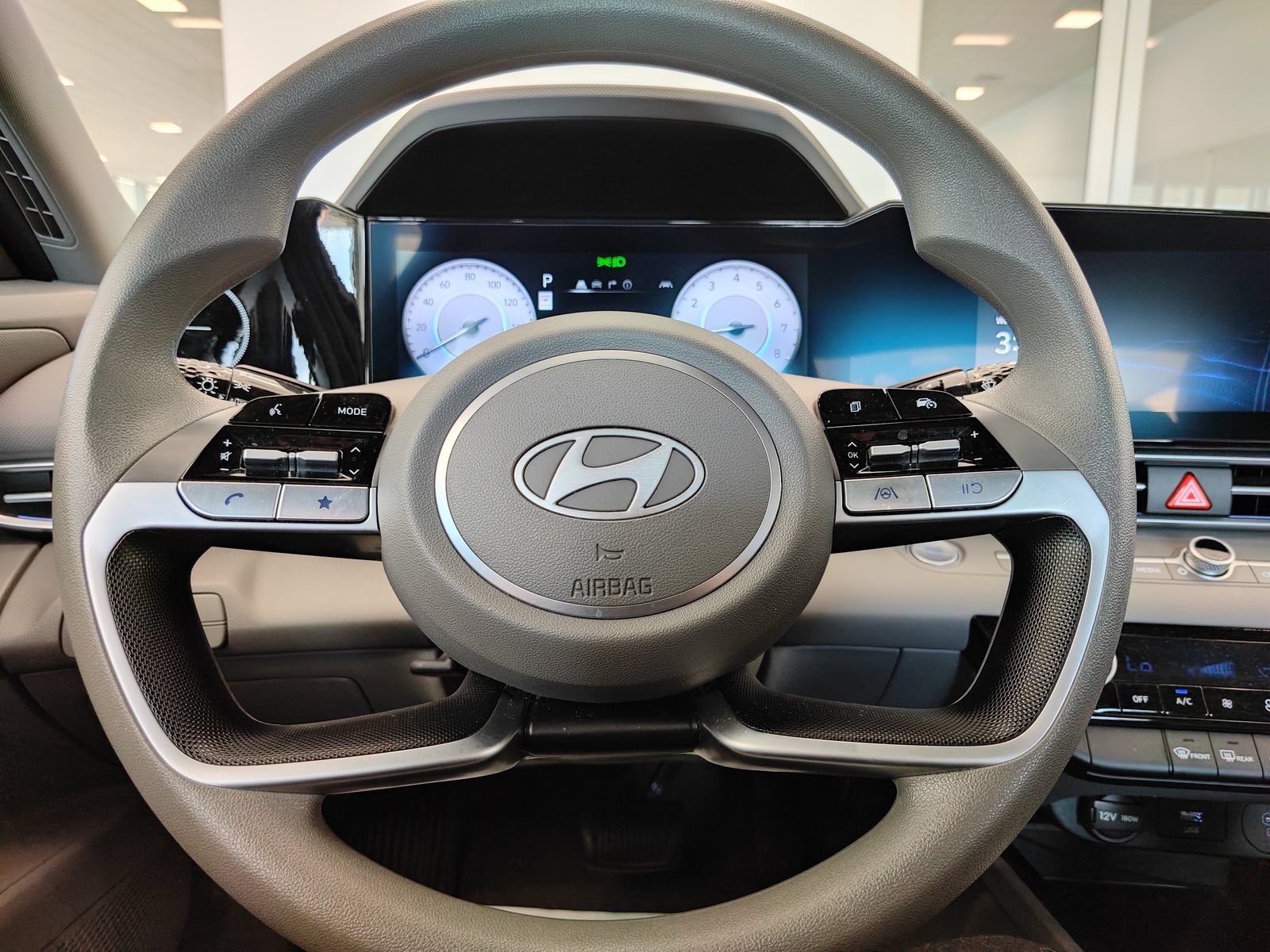 Used 2024 Hyundai Elantra SEL FWD image 18
