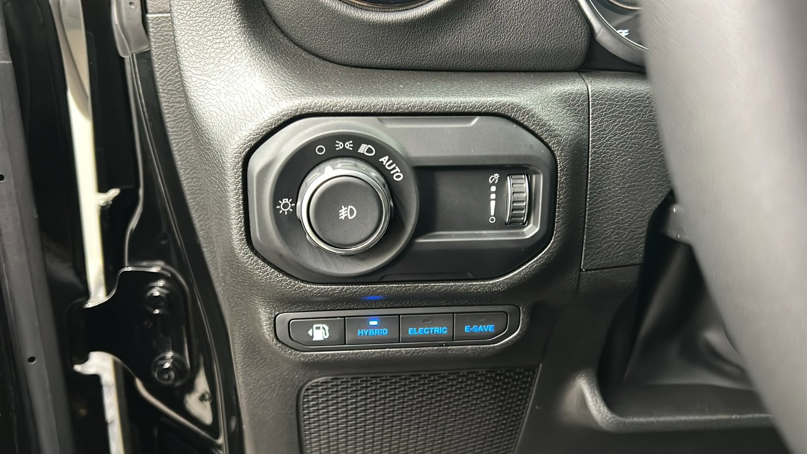 Used 2023 Jeep Wrangler Unlimited Sahara image 30