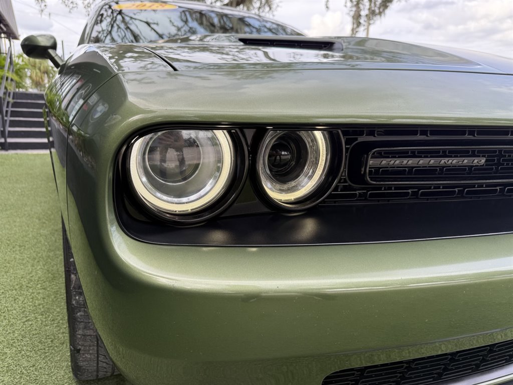 Used 2018 Dodge Challenger SXT w/ Blacktop Package RWD image 9