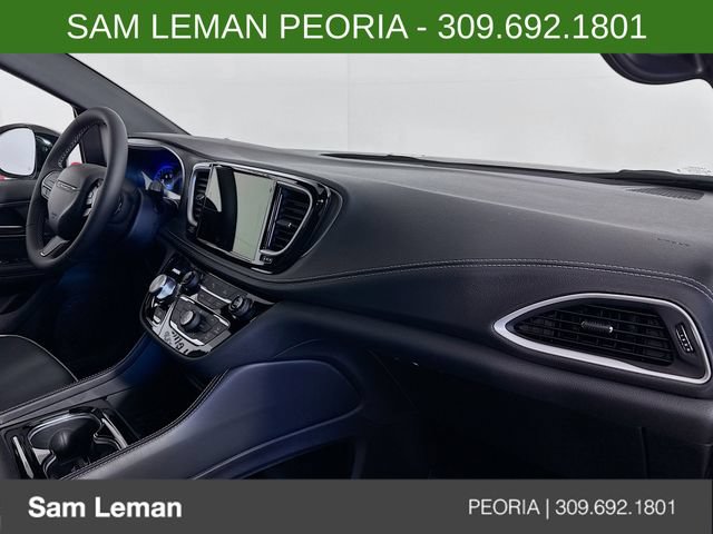 New 2027 Chrysler Pacifica Limited w/ S Appearance Package FWD image 31