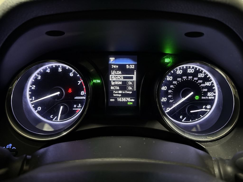 Used 2019 Toyota Camry SE w/ Convenience Package FWD image 12