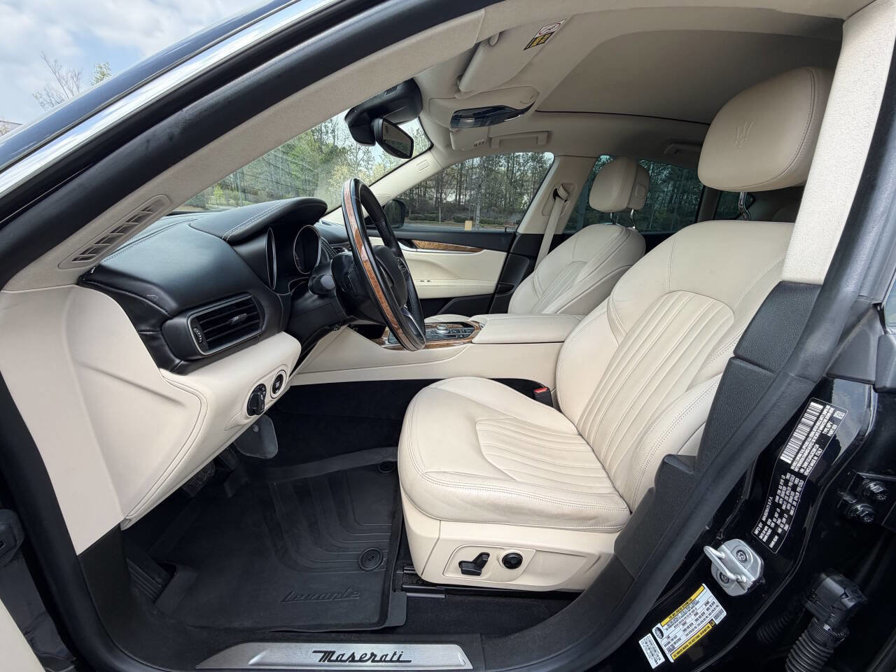 Used 2018 Maserati Levante image 10