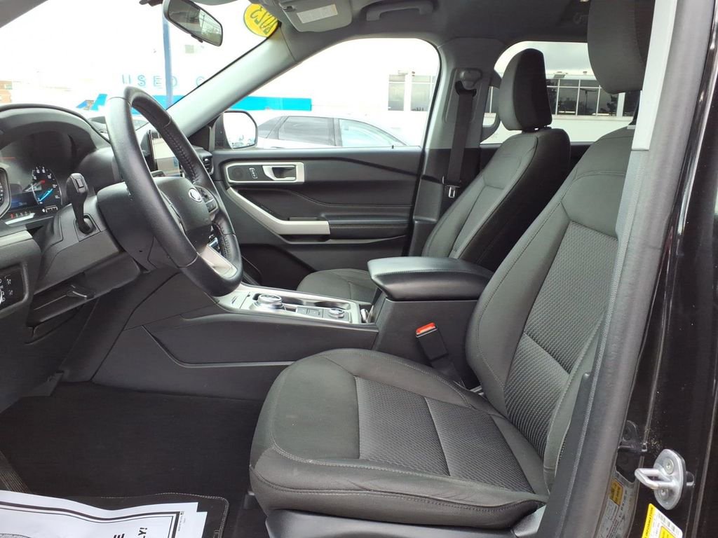 Used 2023 Ford Explorer XLT AWD/4WD image 15