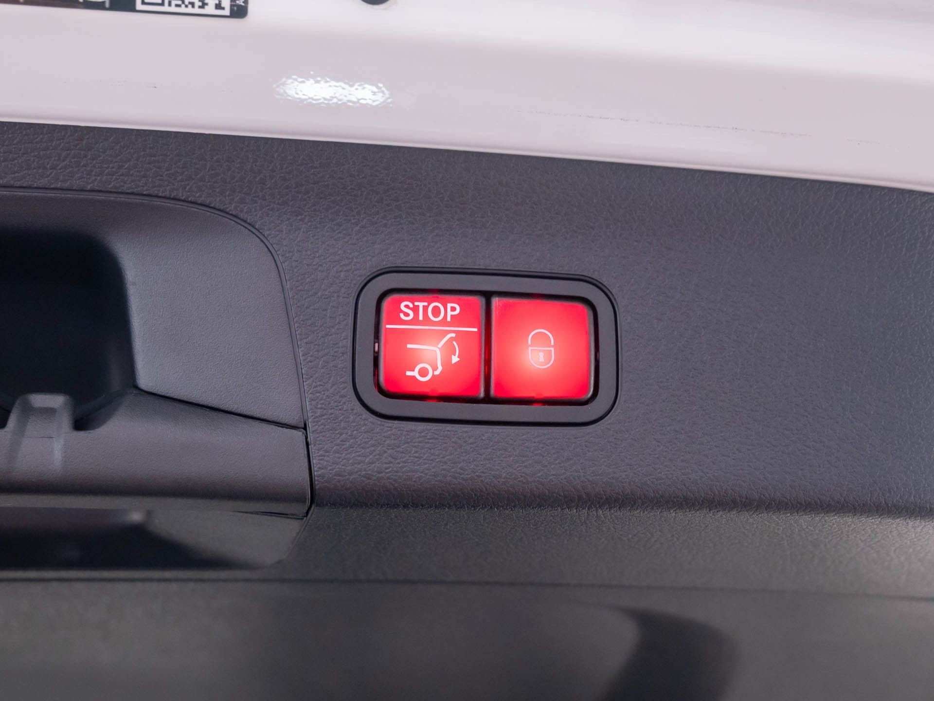 Used 2025 Mercedes-Benz GLS 450 4MATIC image 34