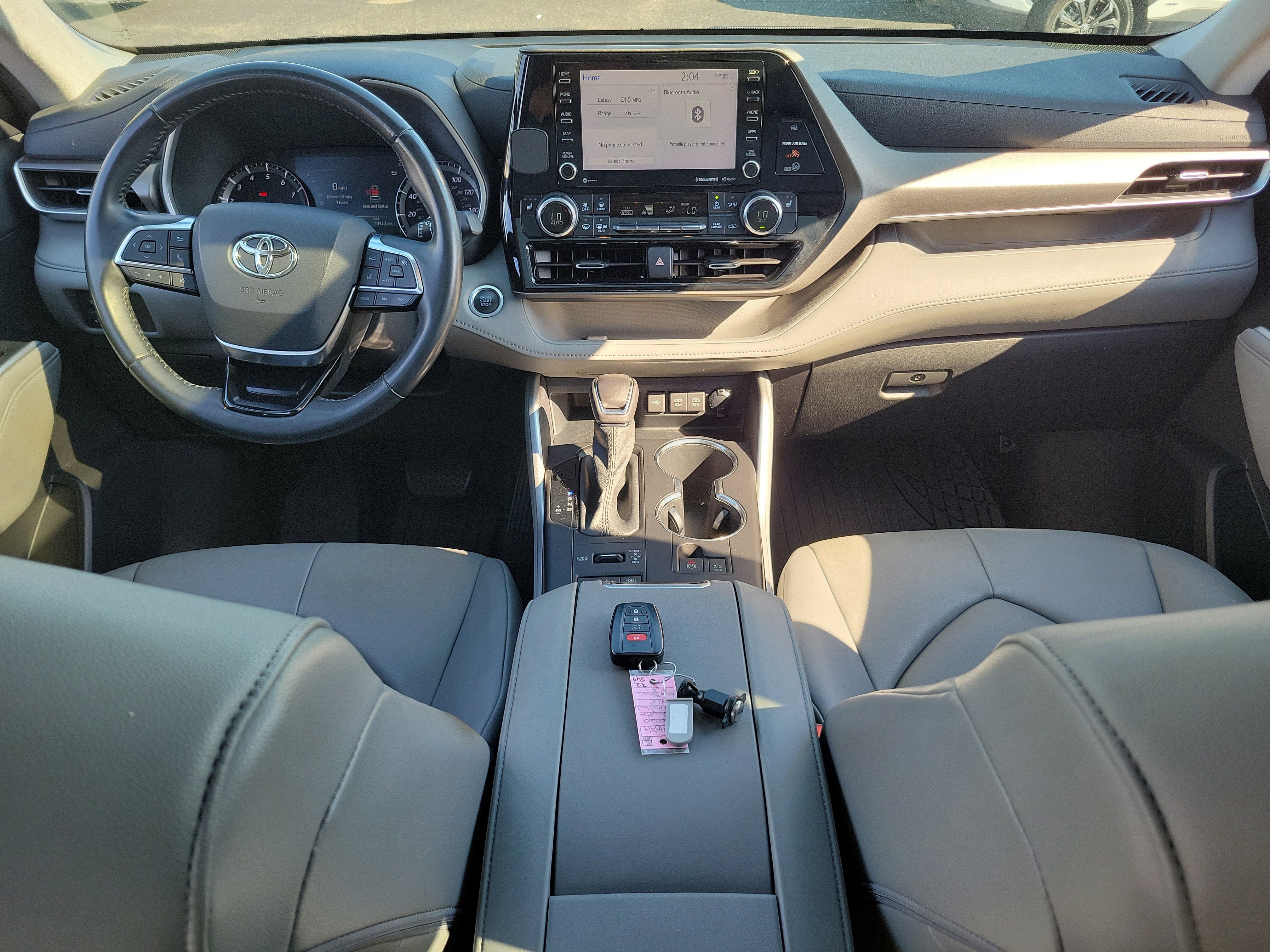 Used 2020 Toyota Highlander XLE image 14