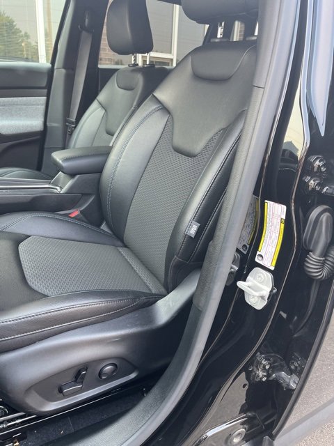 Used 2025 Jeep Compass Latitude w/ Convenience Group image 16