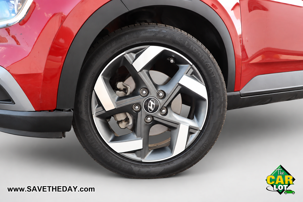 Used 2022 Hyundai Venue Limited FWD image 3