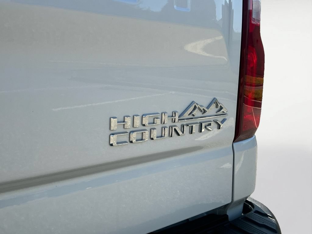 Used 2025 Chevrolet Silverado 1500 High Country w/ Technology Package AWD/4WD image 19