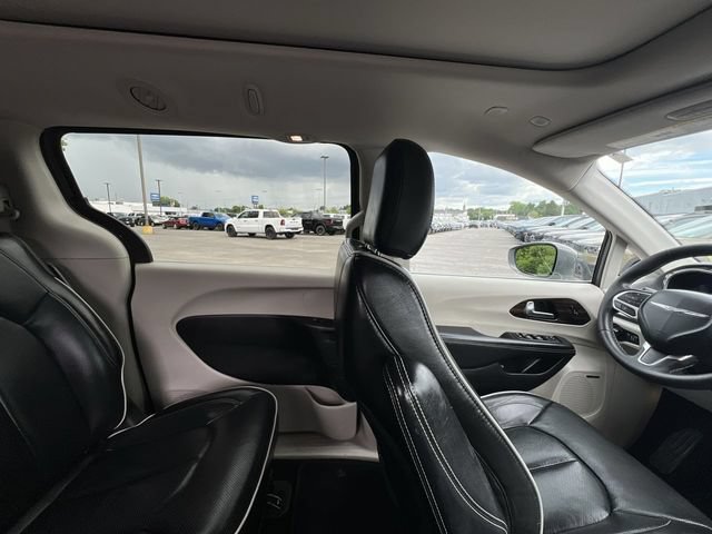 Used 2022 Chrysler Pacifica Limited FWD image 16