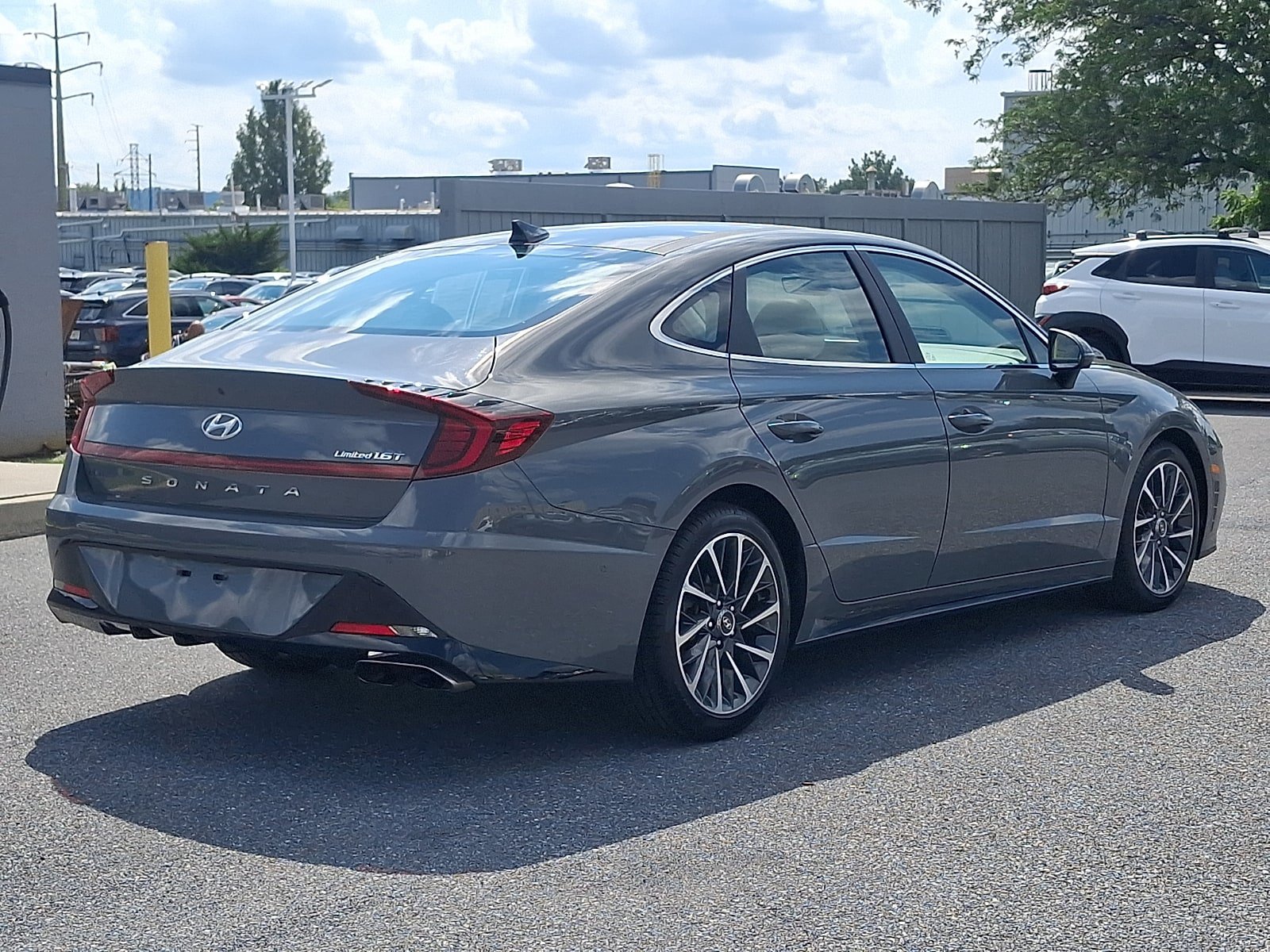 Used 2021 Hyundai Sonata Limited w/ Preferred Accessory Package FWD image 5