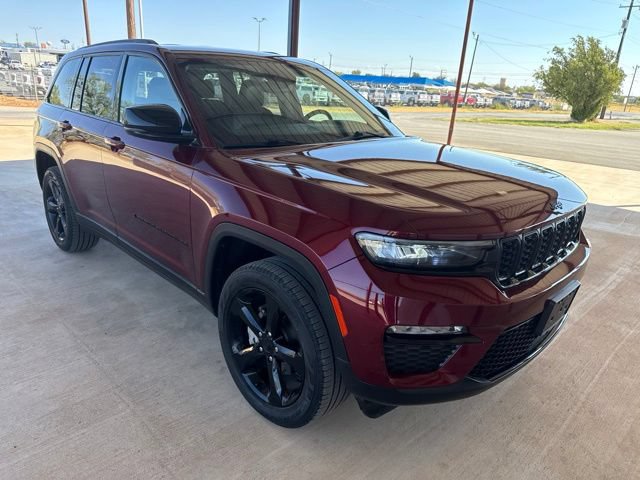 Used 2024 Jeep Grand Cherokee Limited w/ Black Appearance Package