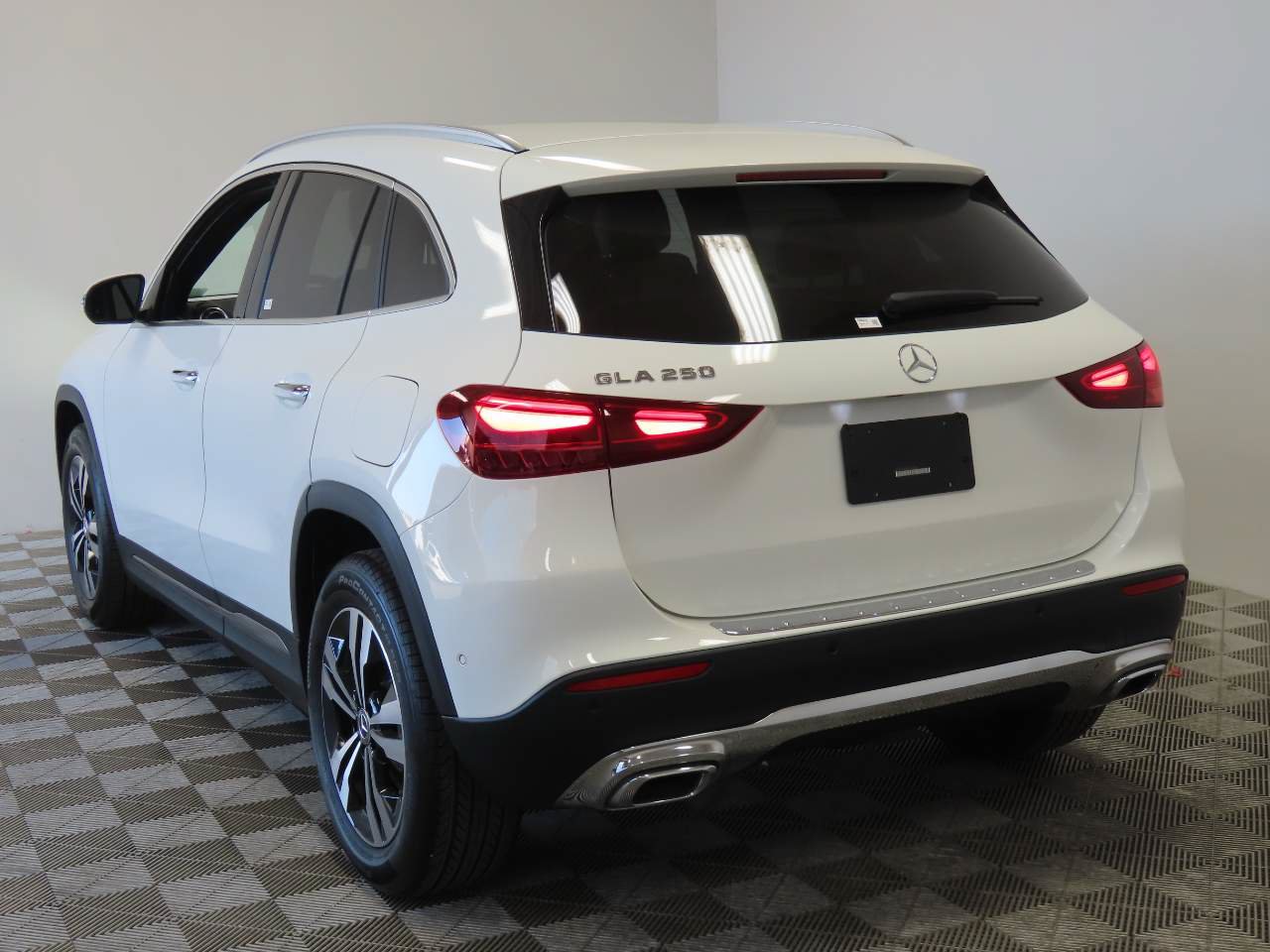 Used 2025 Mercedes-Benz GLA 250 image 3