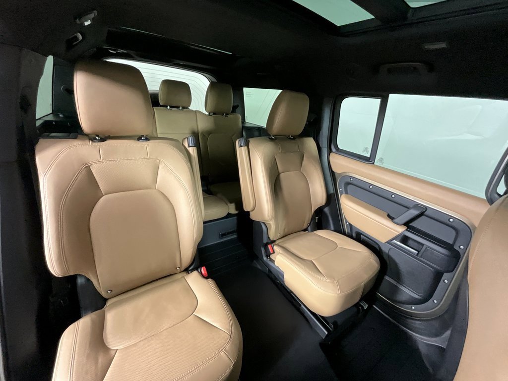 Used 2025 Land Rover Defender 130 X-Dynamic SE image 23