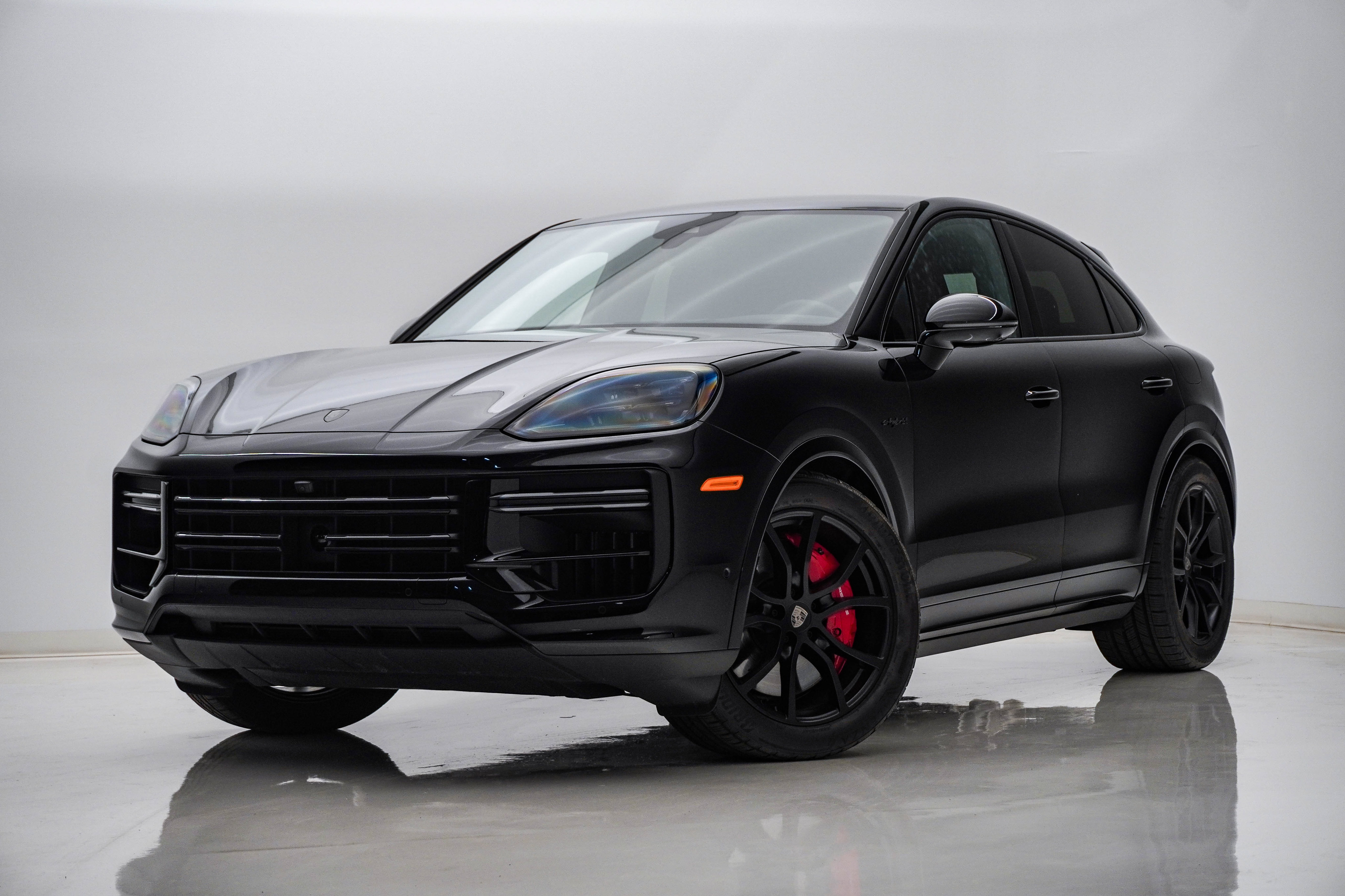 Certified 2025 Porsche Cayenne Turbo AWD/4WD image 1