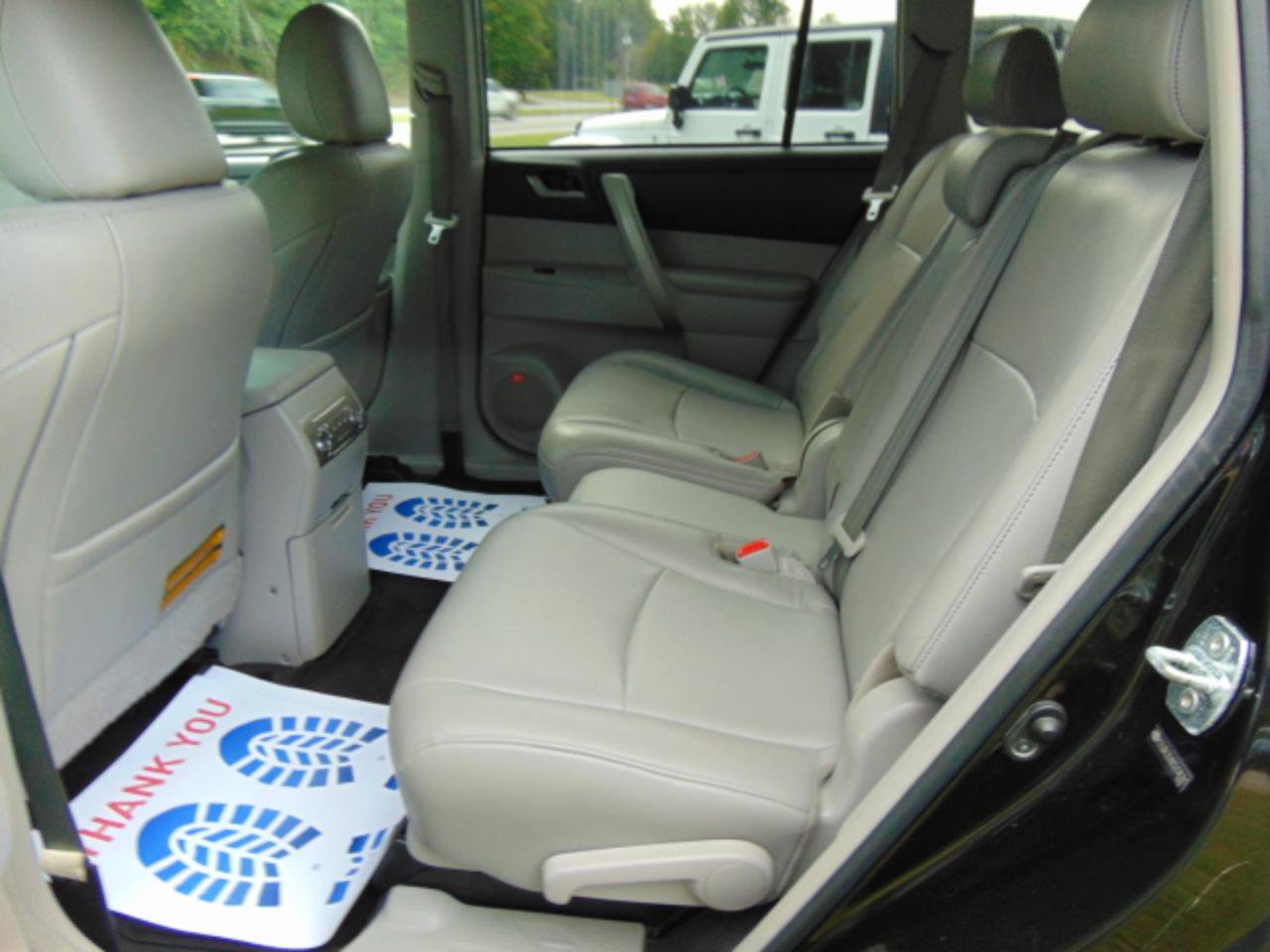 Used 2012 Toyota Highlander SE w/ Tow Pkg AWD/4WD image 9