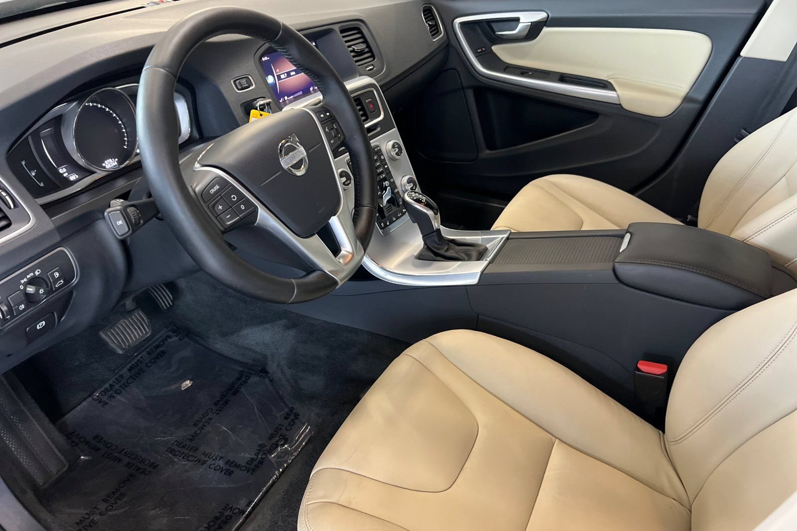 Used 2018 Volvo V60 T5 Cross Country AWD/4WD image 9
