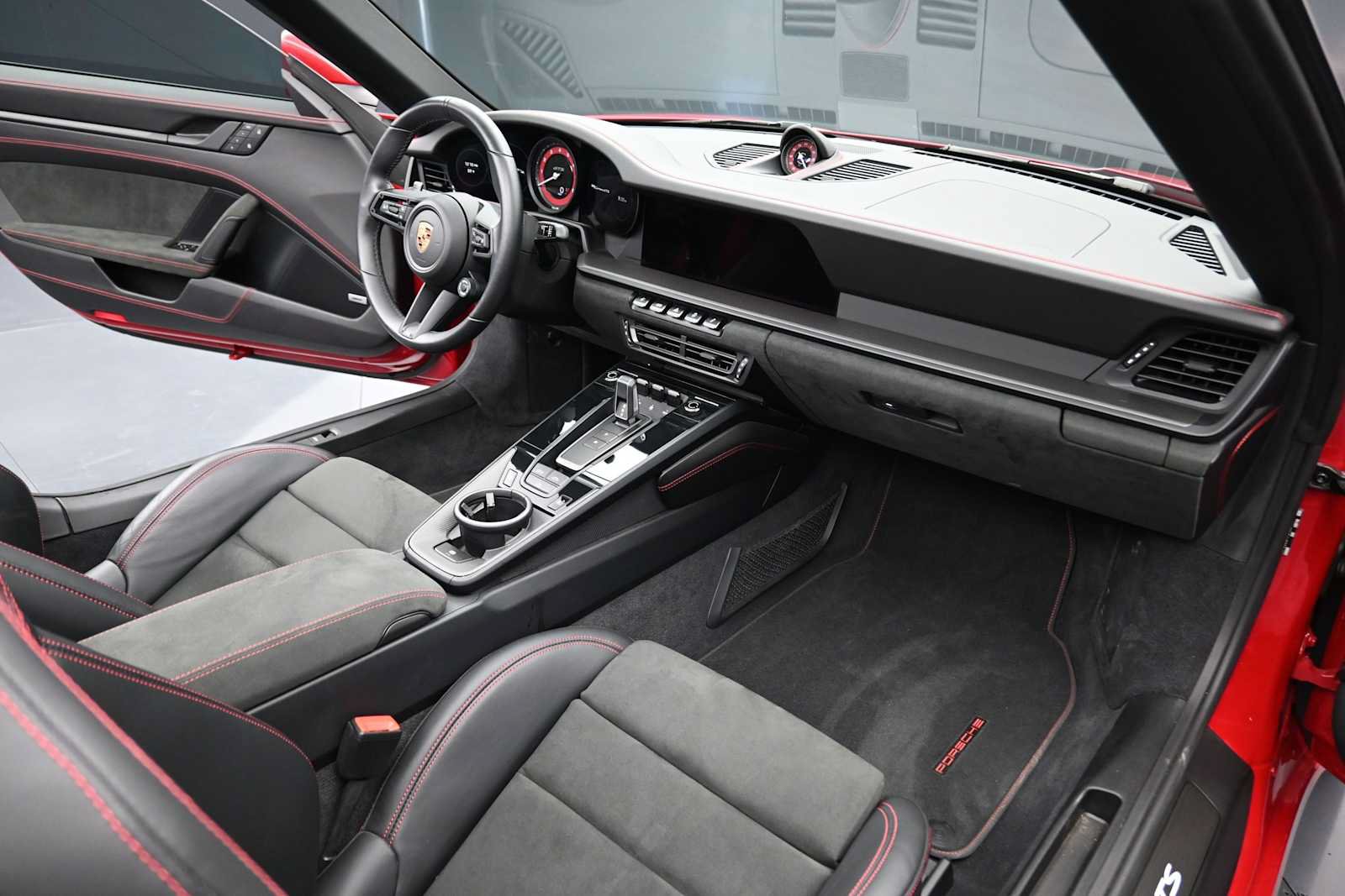 Certified 2024 Porsche 911 Carrera GTS RWD image 21