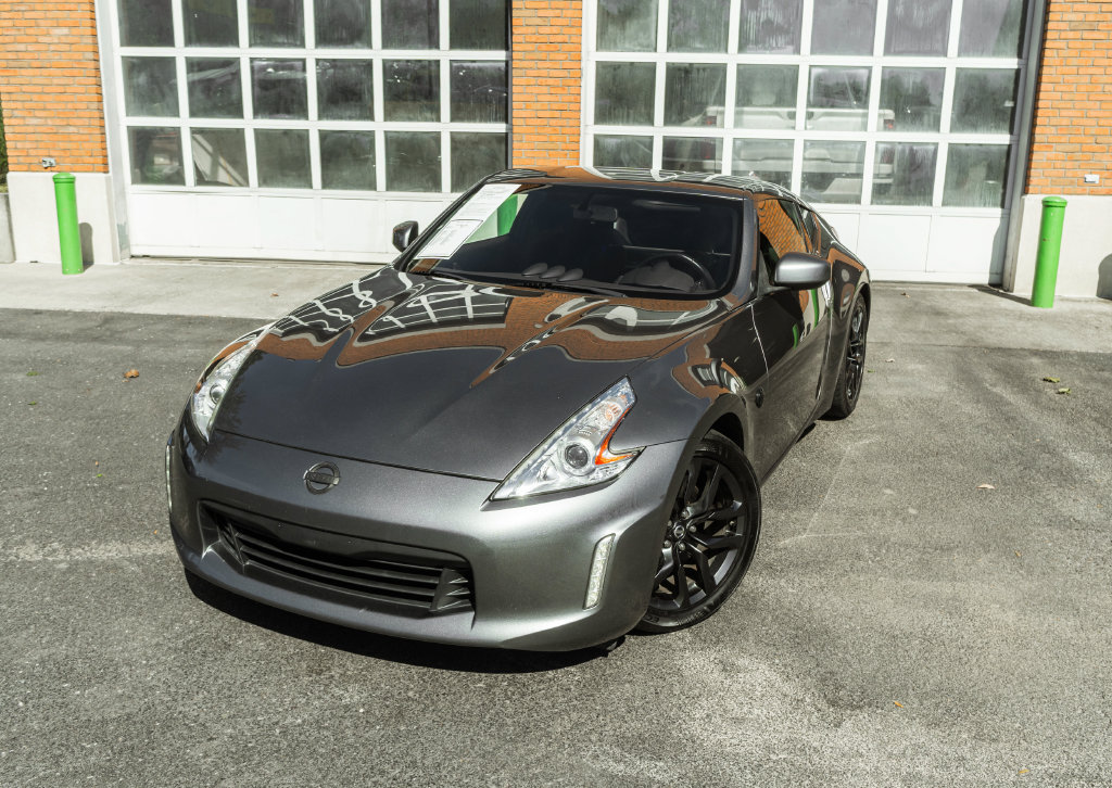 Used 2017 Nissan 370Z Coupe RWD image 2
