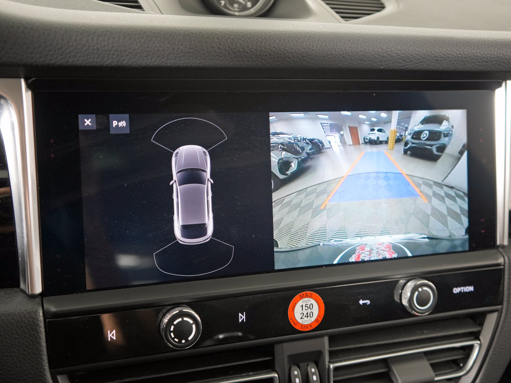 Certified 2023 Porsche Macan Turbo AWD/4WD image 32