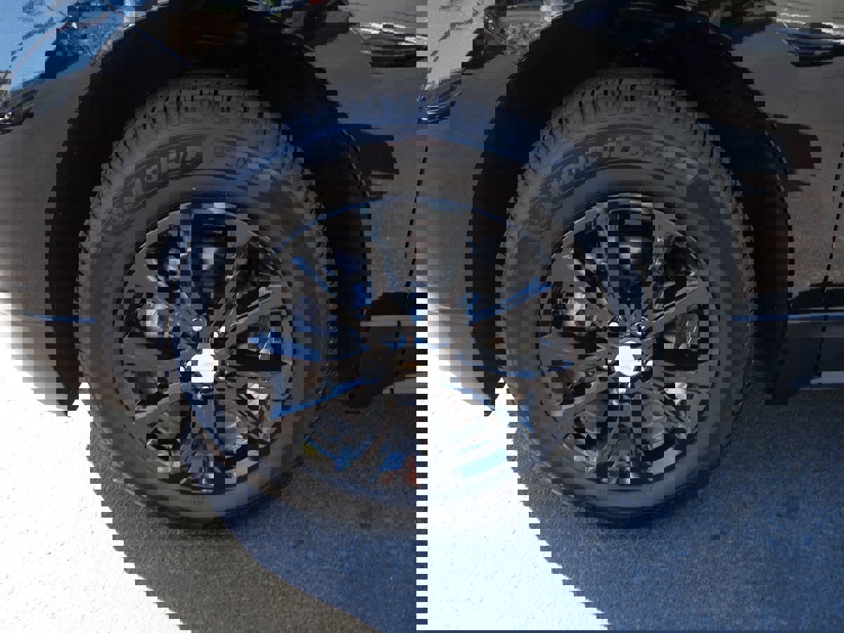 Used 2021 Chevrolet Equinox LS image 37