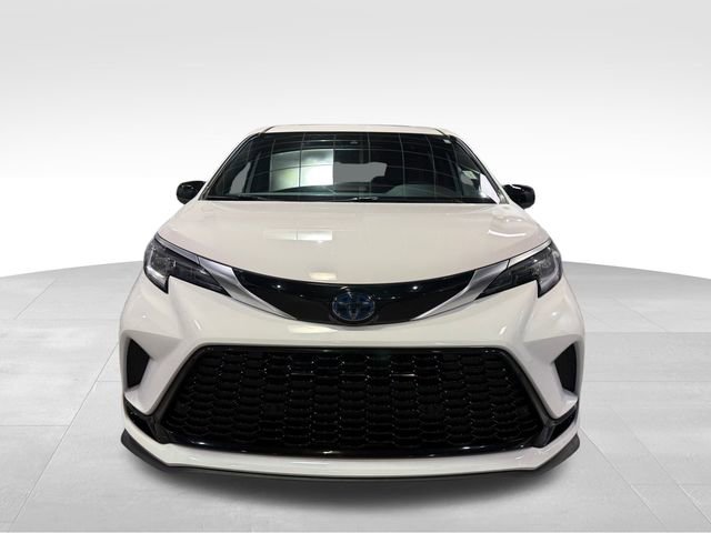 Used 2022 Toyota Sienna XSE video 2