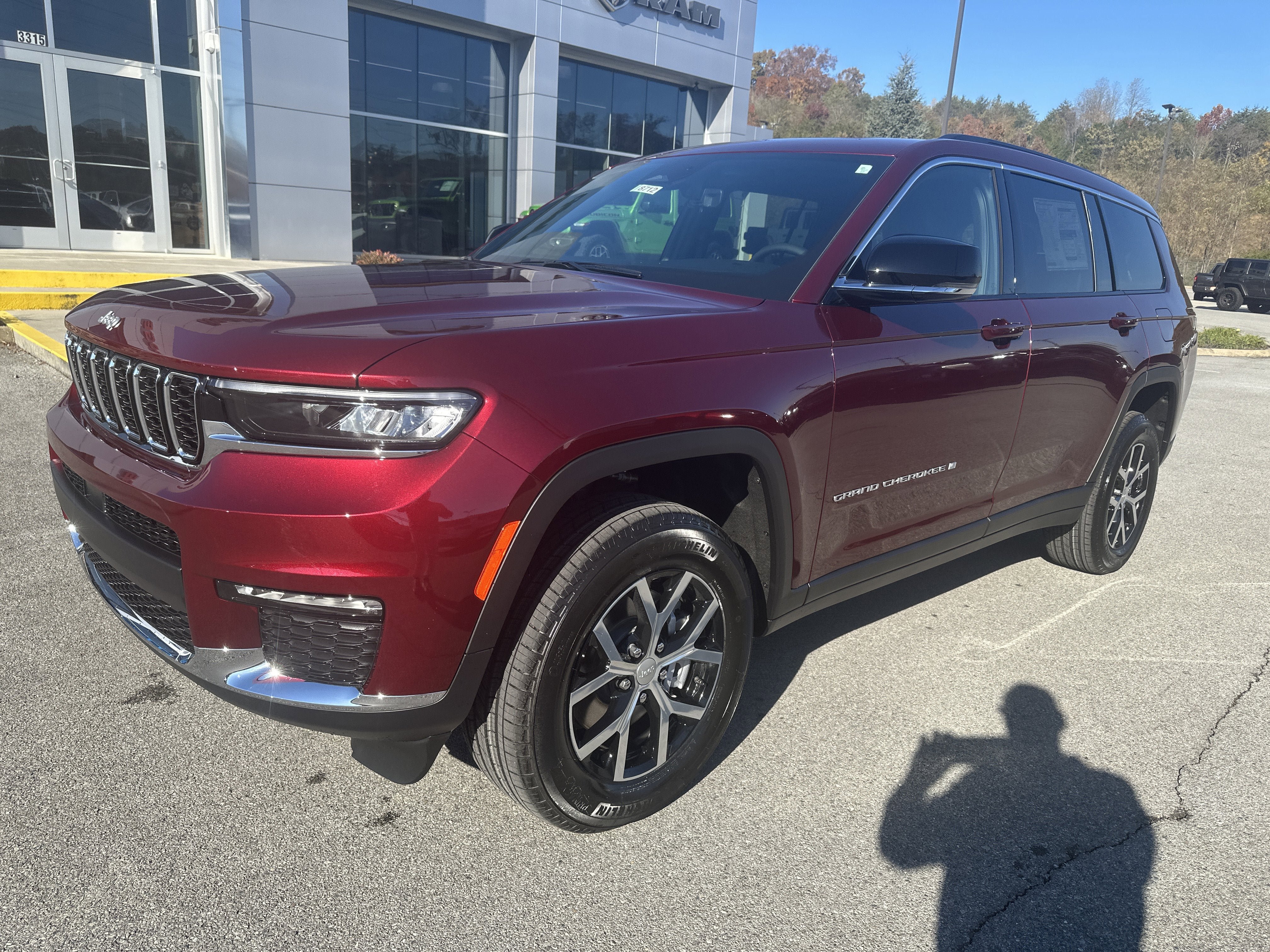 New 2025 Jeep Grand Cherokee L Limited AWD/4WD image 2
