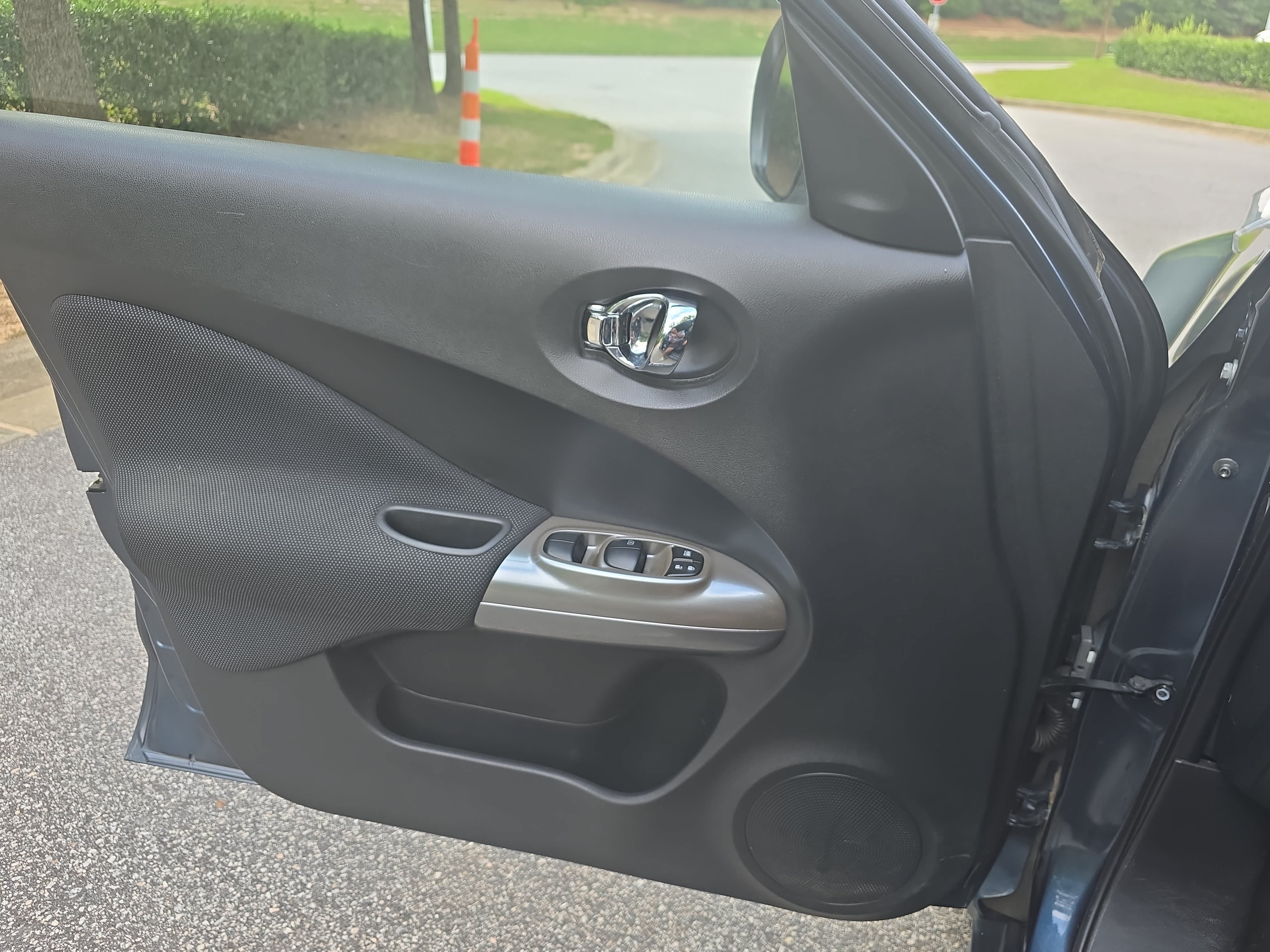 Used 2014 Nissan Juke S FWD image 26