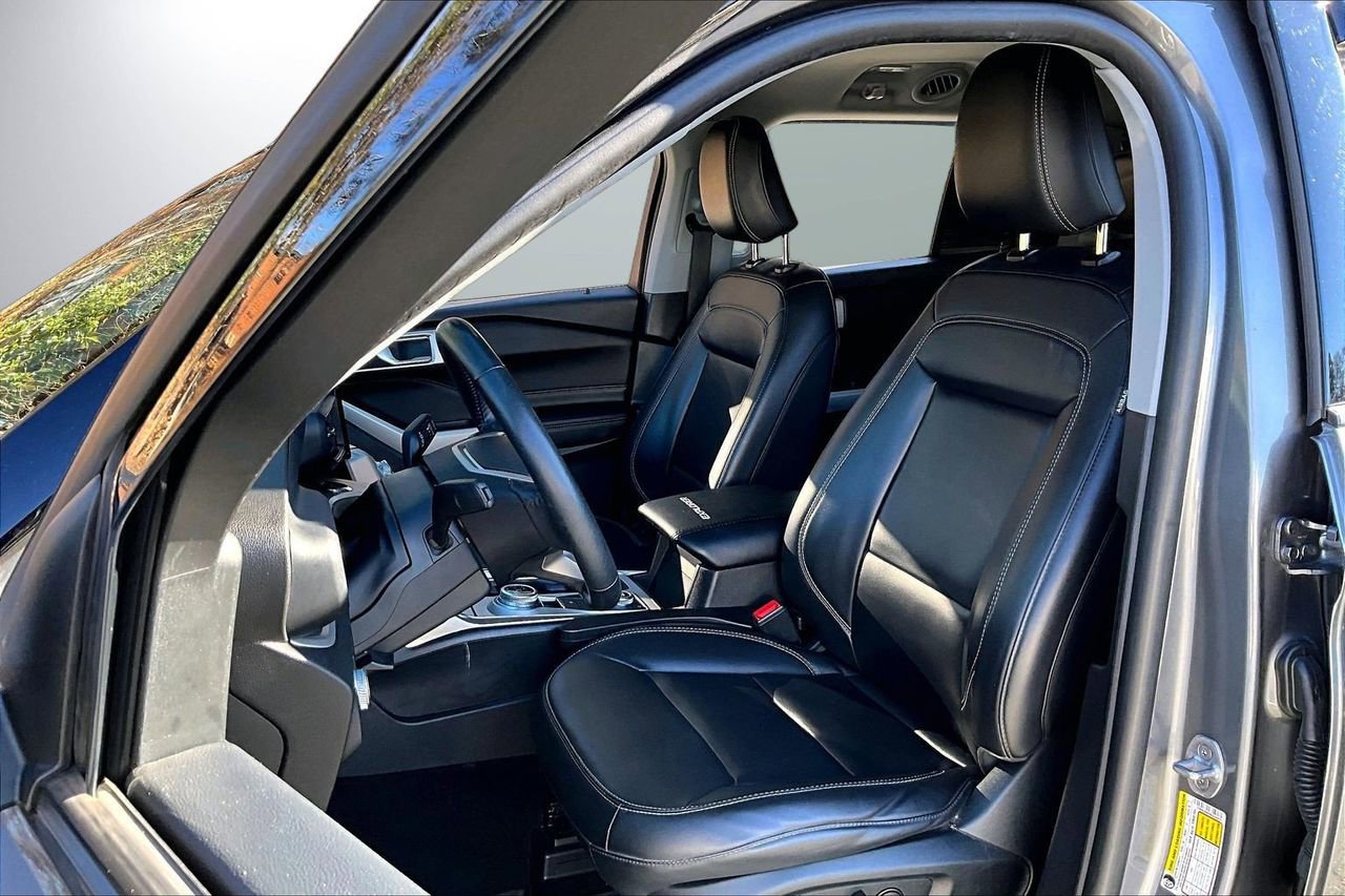 Used 2022 Ford Explorer XLT w/ Equipment Group 202A image 21