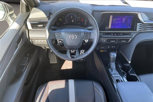 Used 2025 Toyota Camry SE image 5