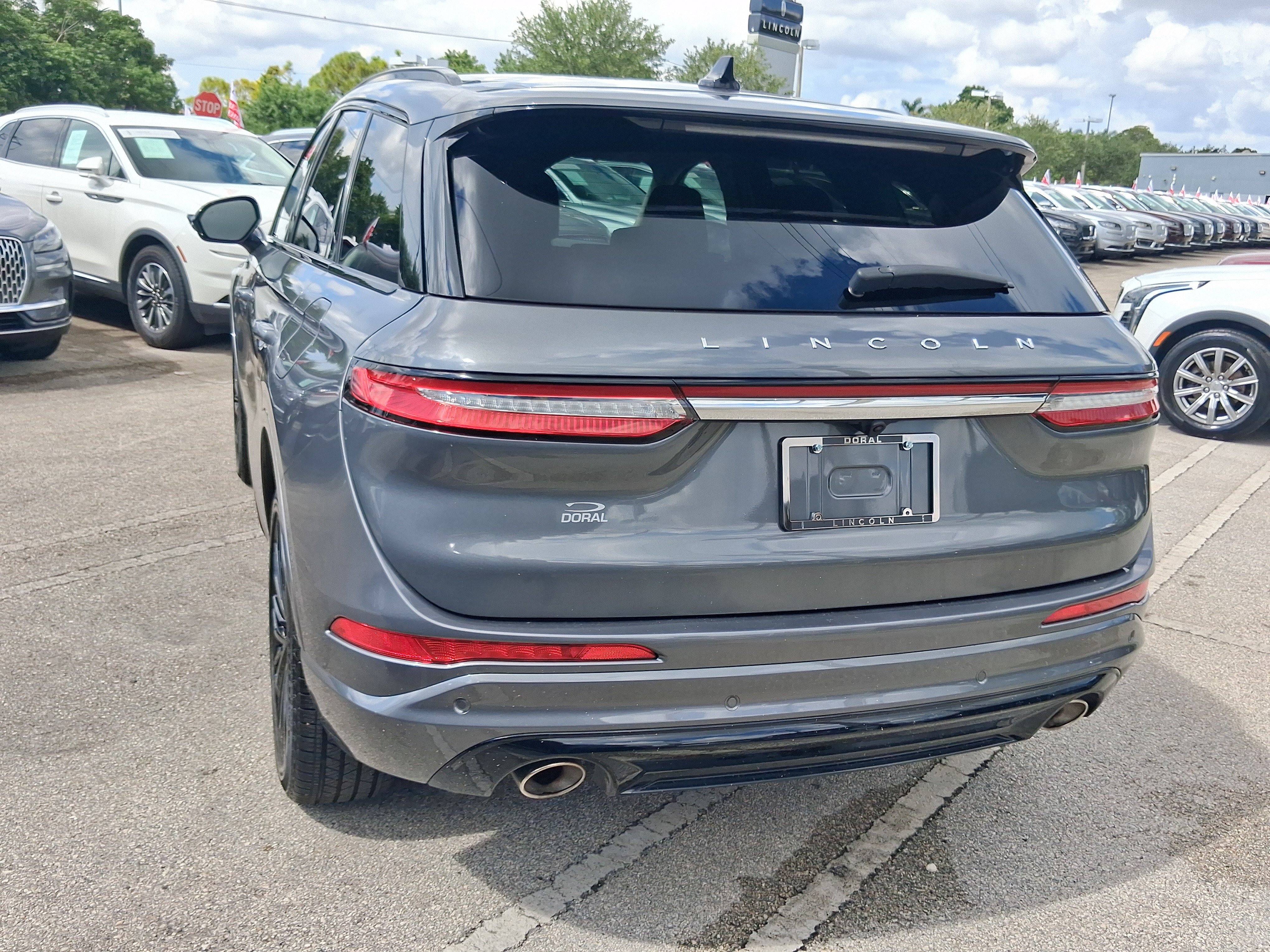 Certified 2024 Lincoln Corsair Reserve w/ Jet Appearance Package FWD image 3