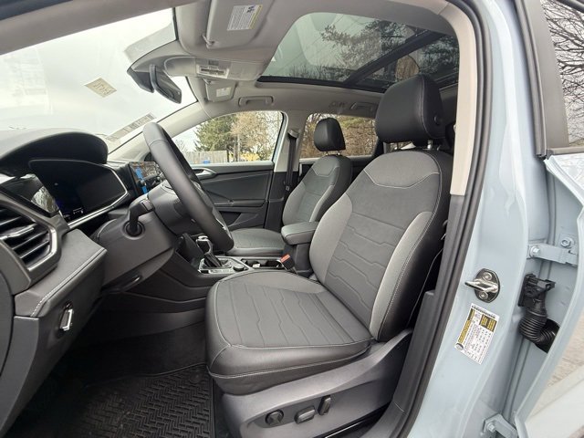 New 2026 Volkswagen Taos SE image 9