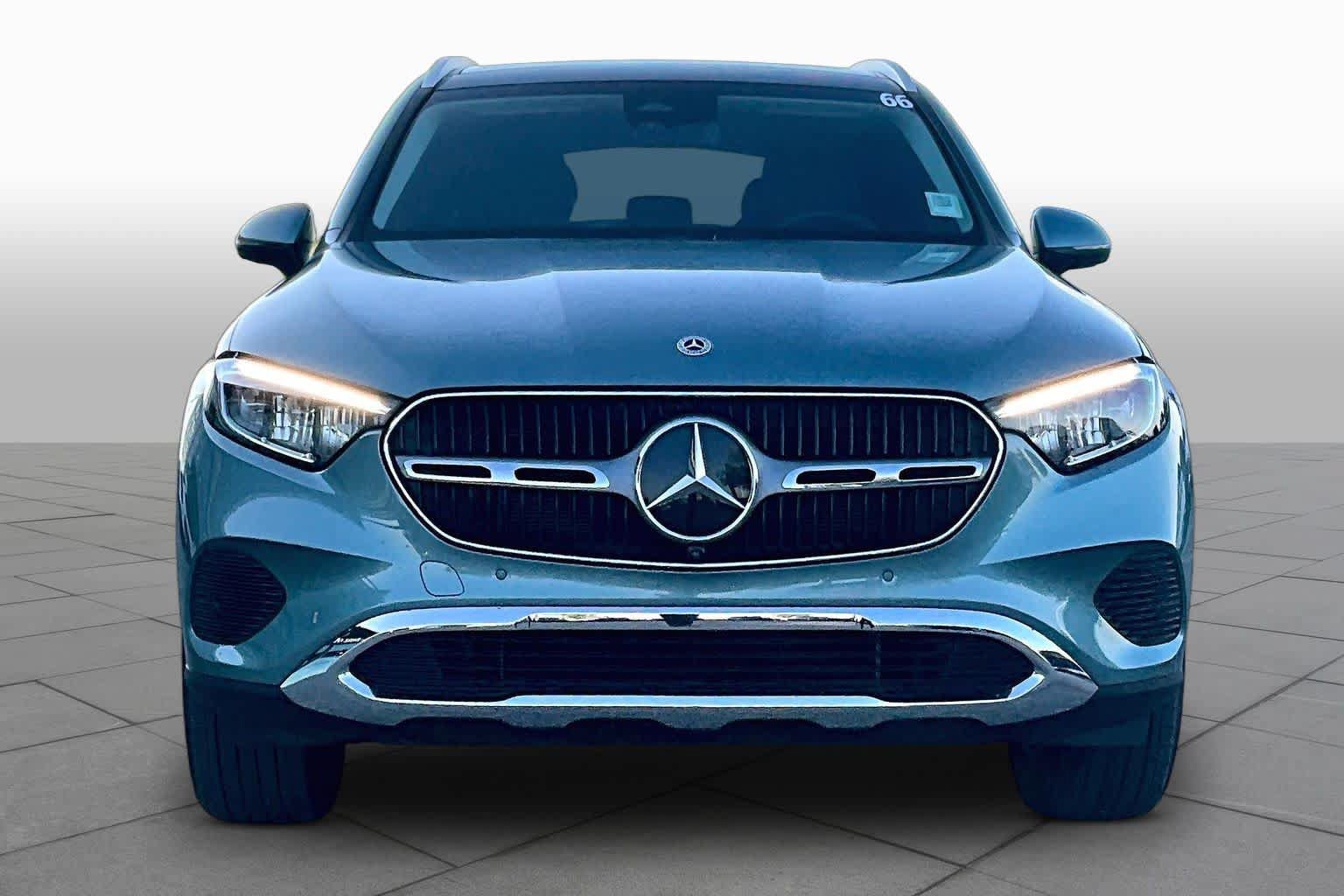 Used 2025 Mercedes-Benz GLC 350e 4MATIC image 4
