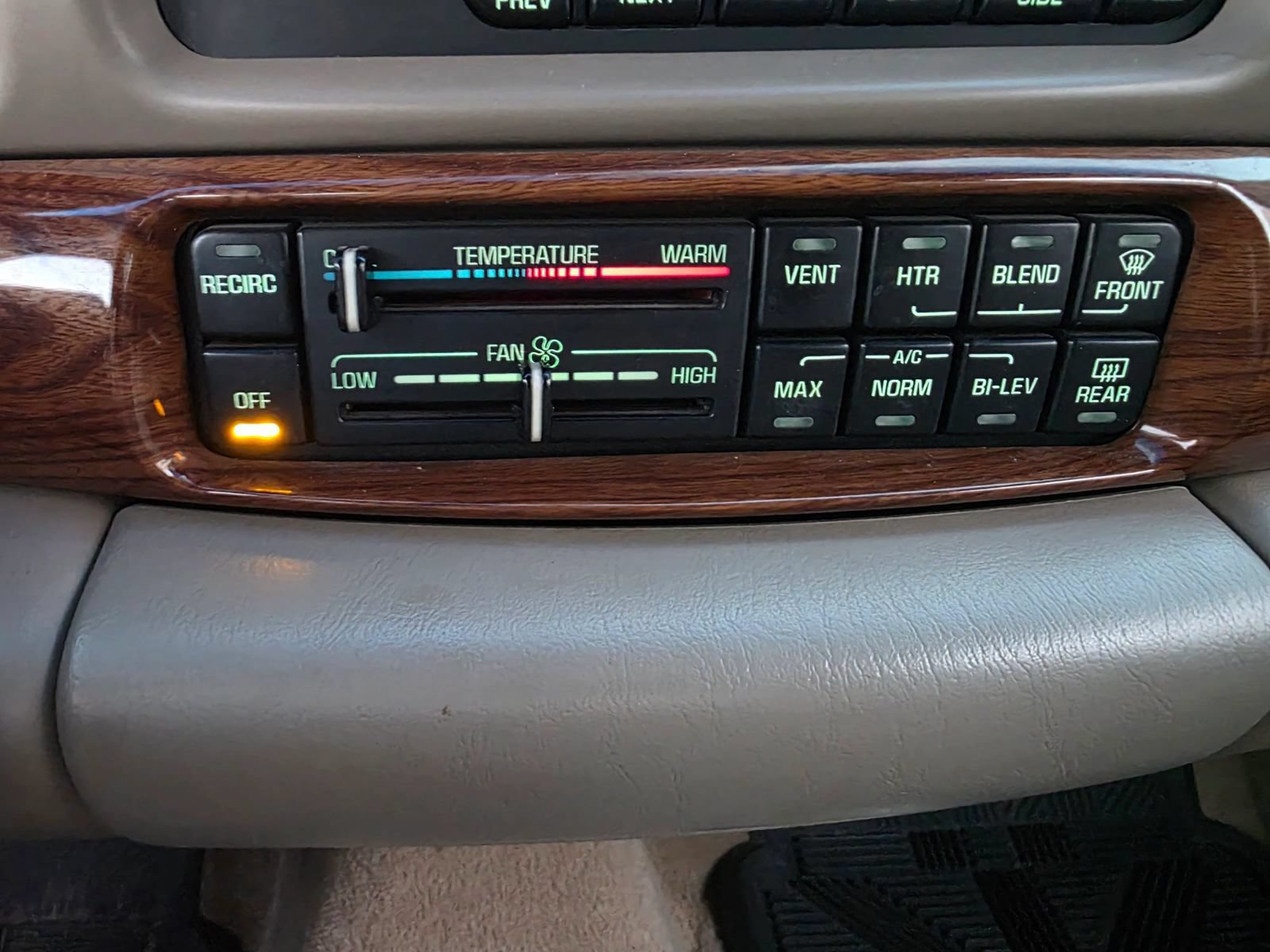 Used 2000 Buick Le Sabre Custom w/ Premium Opt Pkg FWD image 13